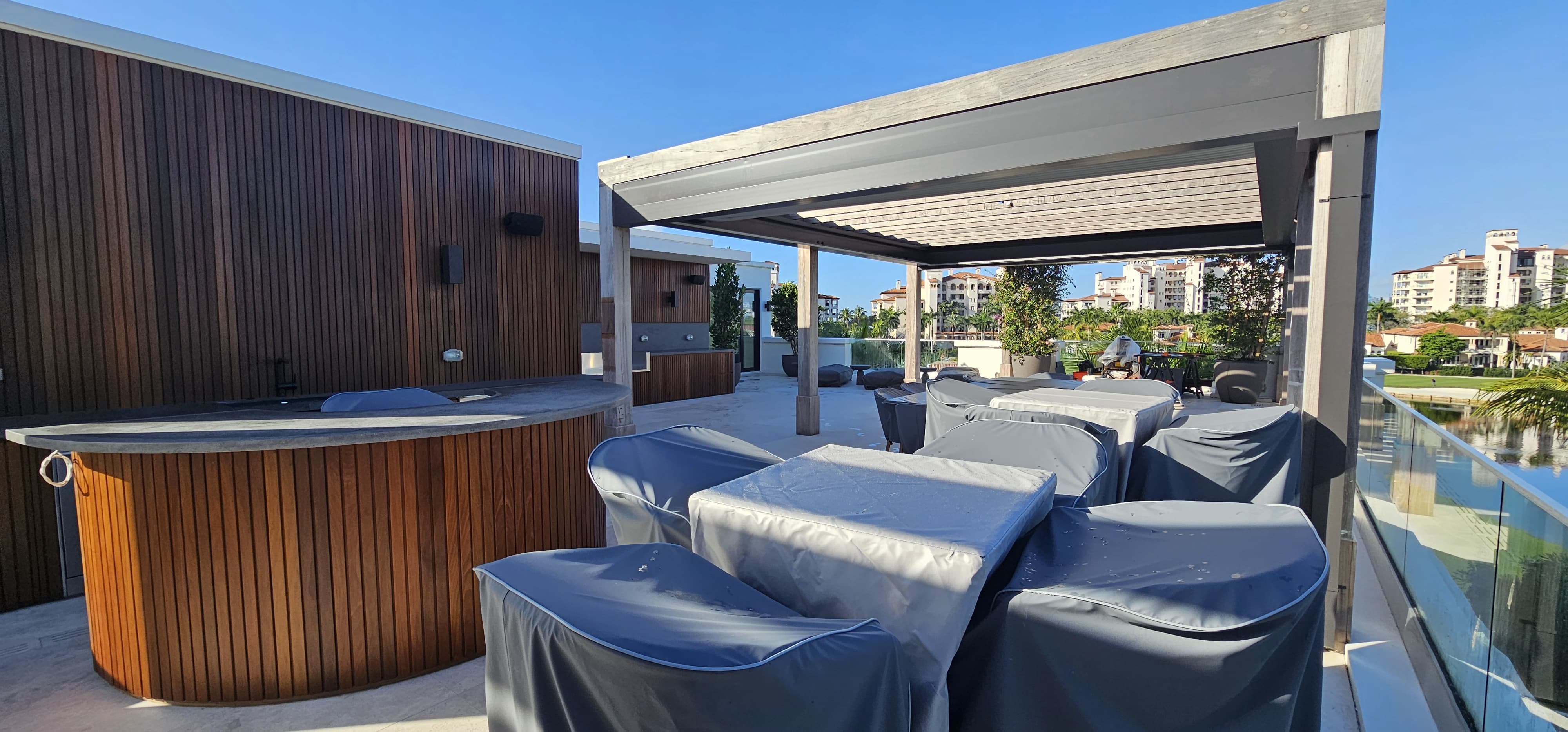 Pergola with rounded bar and outdoor entertaining area
